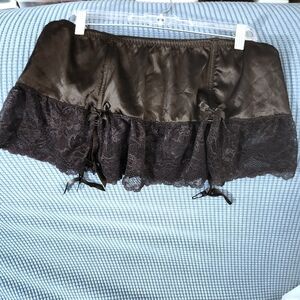 Cacique Lingerie Black Garter Skirt Size 18/20 Satin Lace